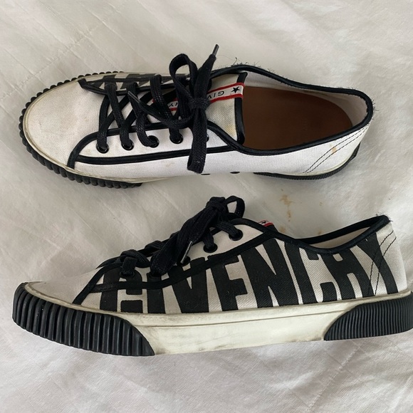 Authentic Givenchy Black & White Canvas Logo Sneakers Size 39 (US 9) - Picture 15 of 16